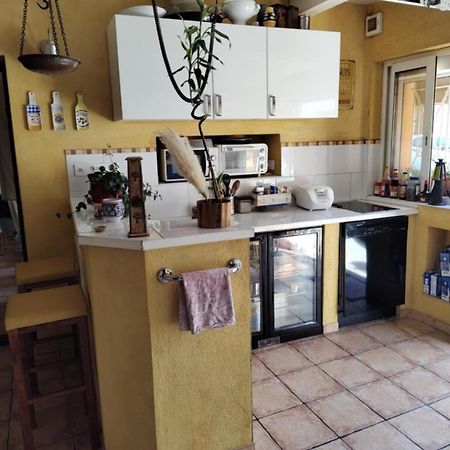 Dorm Hostel Camp Backpackers Marseille Bagian luar foto