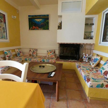 Dorm Hostel Camp Backpackers Marseille Bagian luar foto
