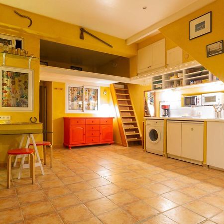 Dorm Hostel Camp Backpackers Marseille Bagian luar foto