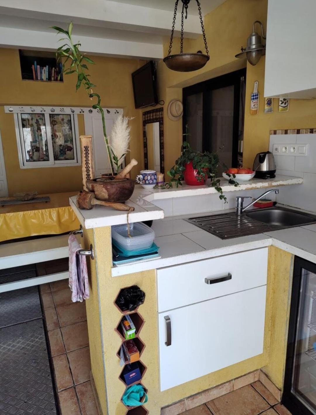 Dorm Hostel Camp Backpackers Marseille Bagian luar foto